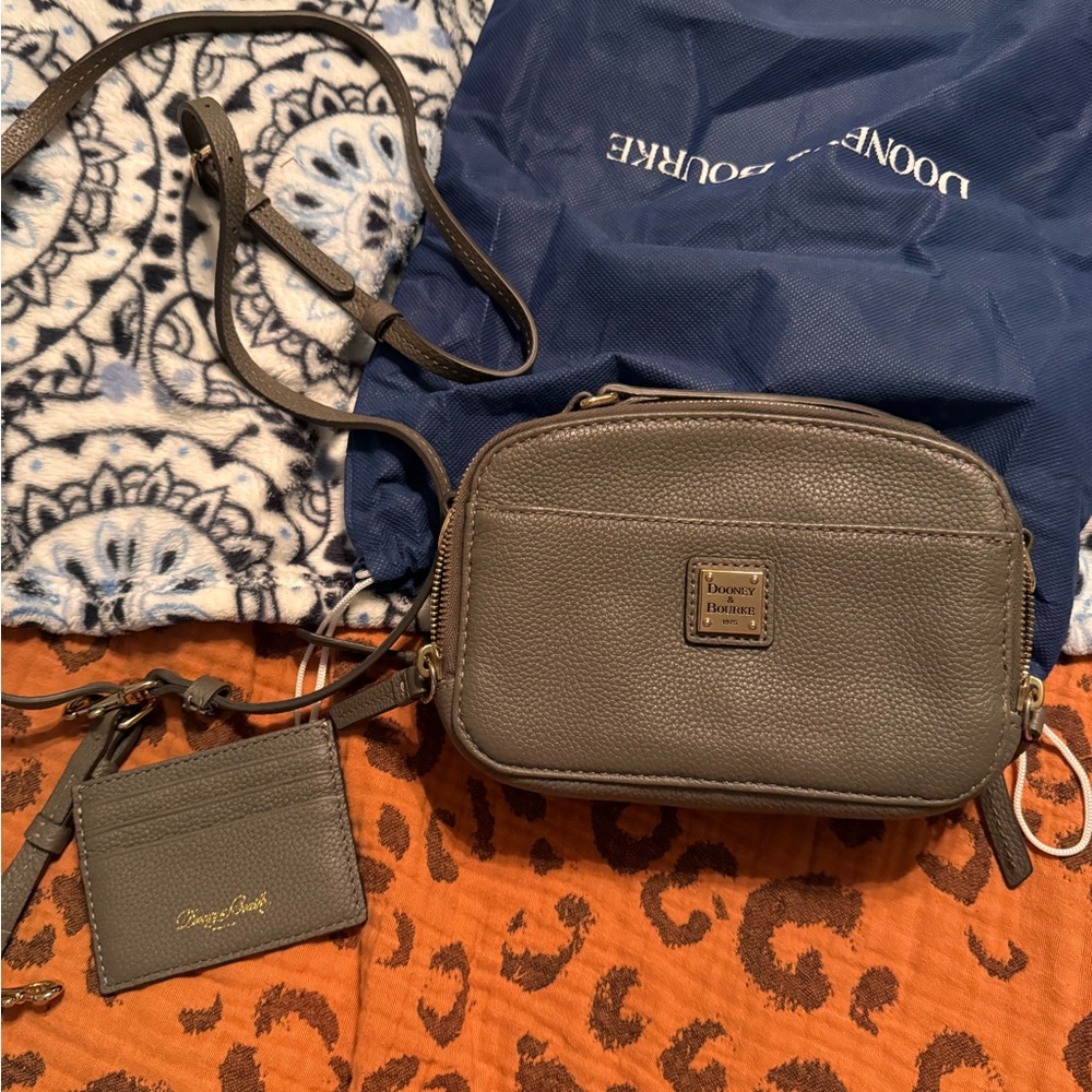 Dooney and bourke belvedere ambler
